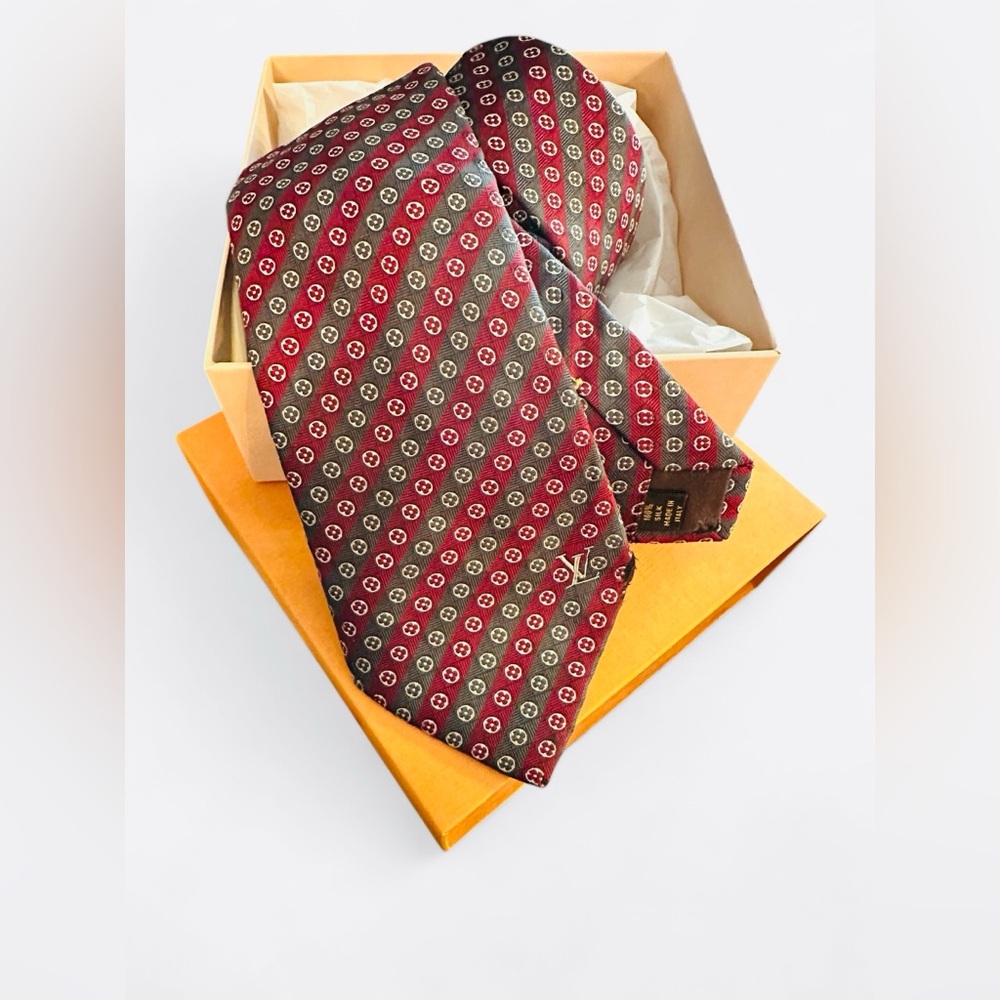 Louis Vuitton Silk Tie Striped Vintage Luxury 100% Silk With box Quiet Luxury
